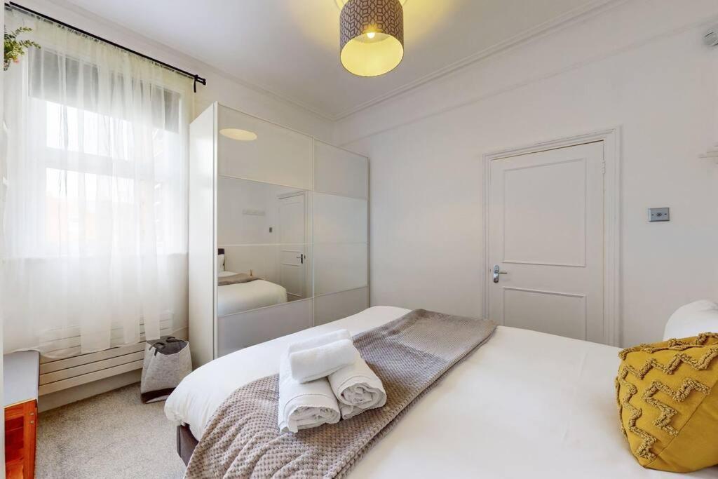 Spacious 2Bd Apartment Cricklewood London Eksteriør billede