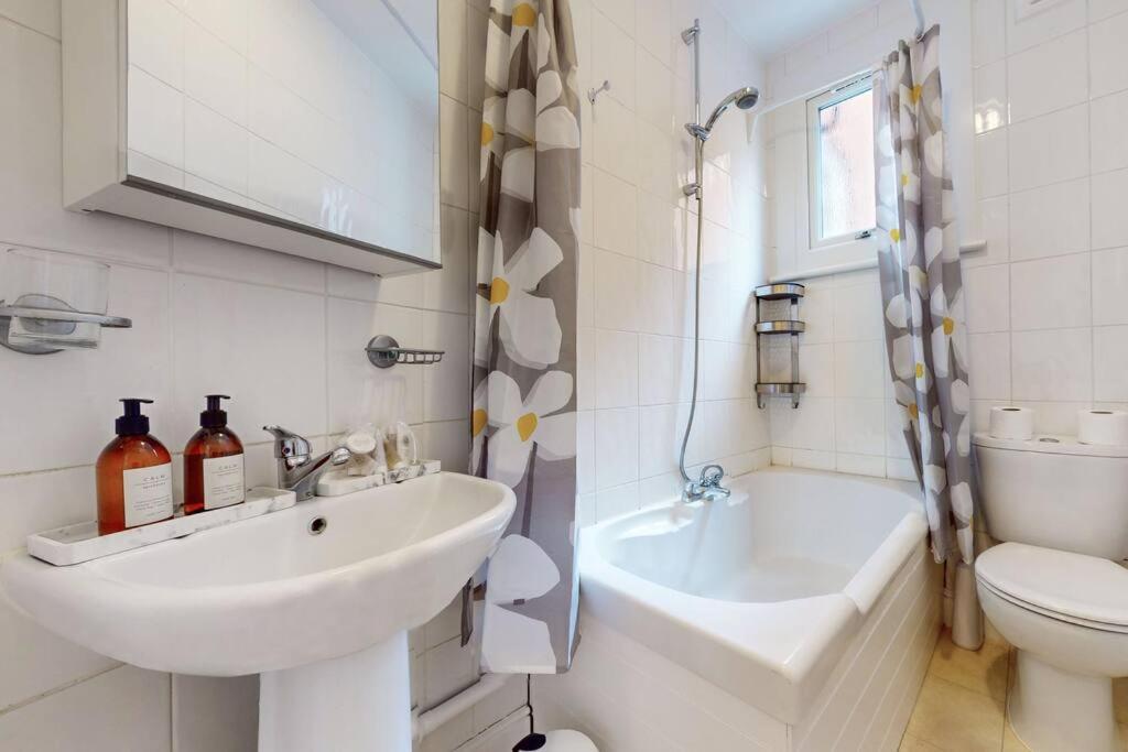 Spacious 2Bd Apartment Cricklewood London Eksteriør billede